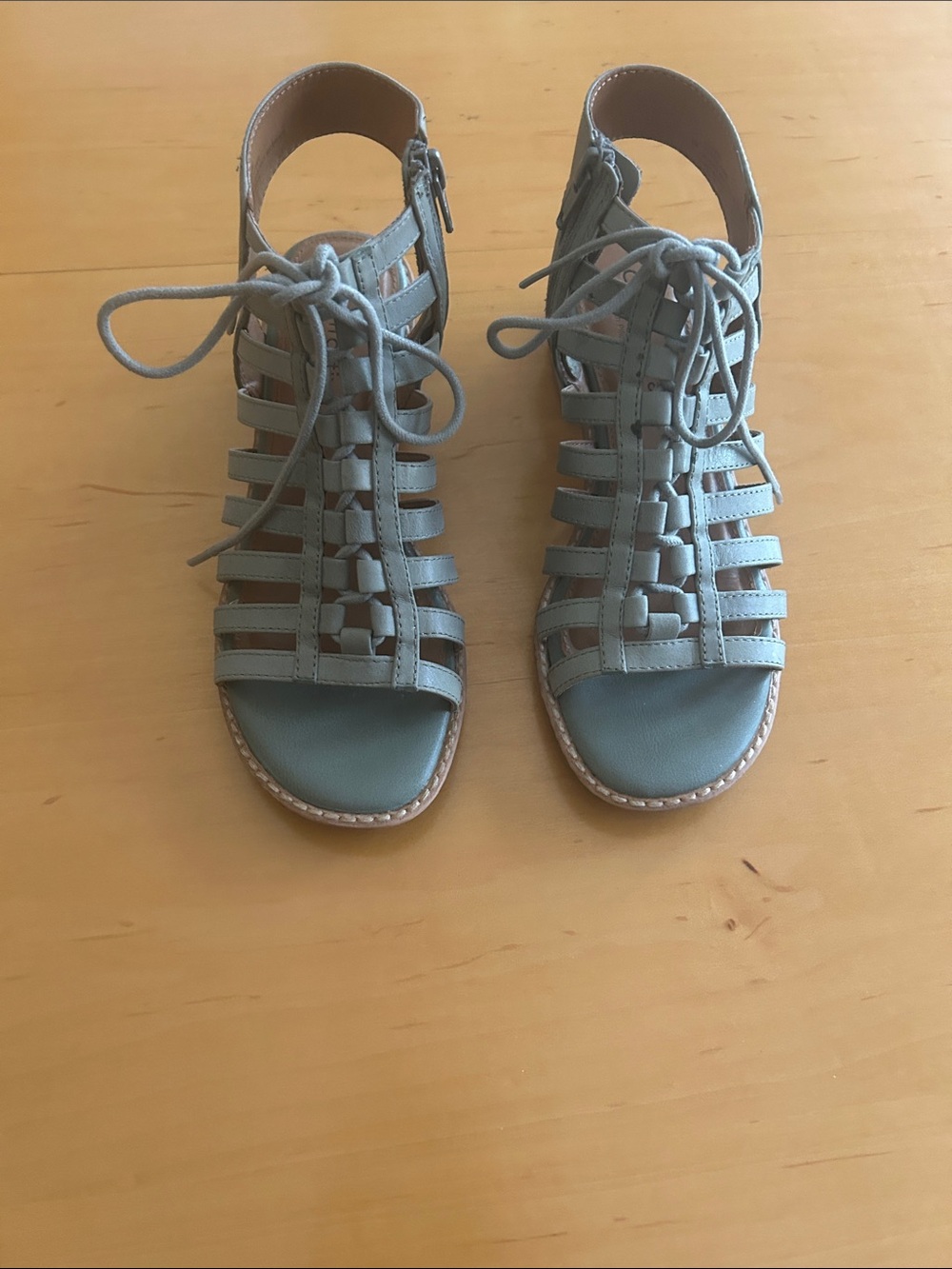 Lace-Up Strappy Sandals in light Olive Green